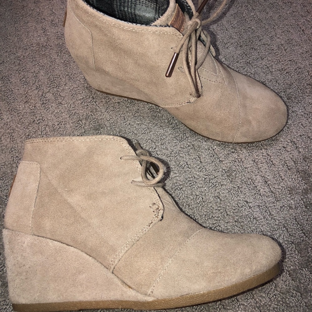 Toms desert suede wedges